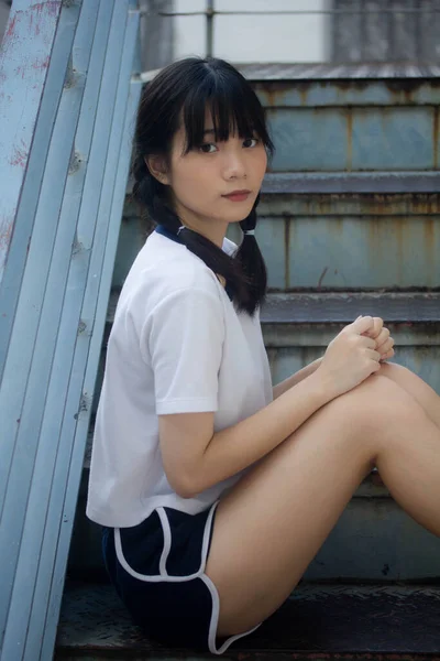 Thai Tiener Mooi Meisje Japanse Sport Student Uniform Gelukkig Ontspannen — Stockfoto