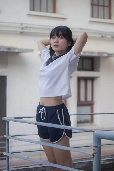 Thajská Teen Krásná Dívka Japonské Sportovní Studentské Uniformě Šťastný Relaxovat — Stock fotografie