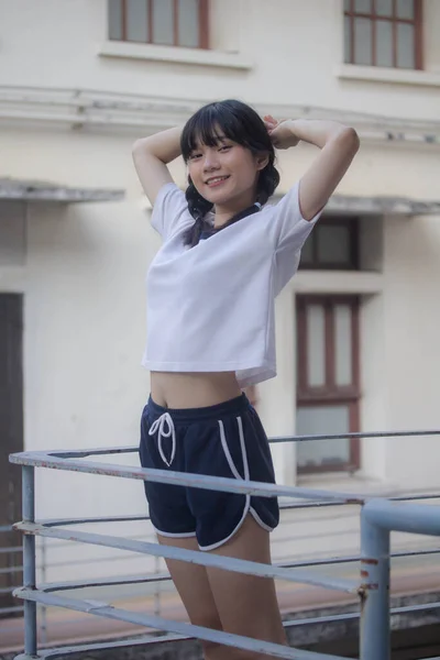 Thajská Teen Krásná Dívka Japonské Sportovní Studentské Uniformě Šťastný Relaxovat — Stock fotografie