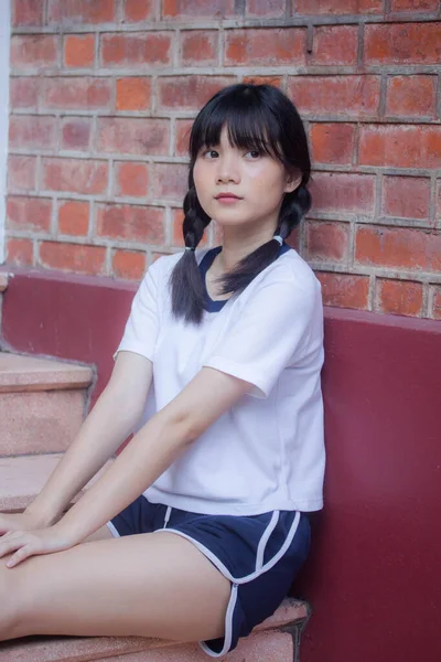 Japon Spor Üniformalı Güzel Kız Mutlu Rahatlamış — Stok fotoğraf