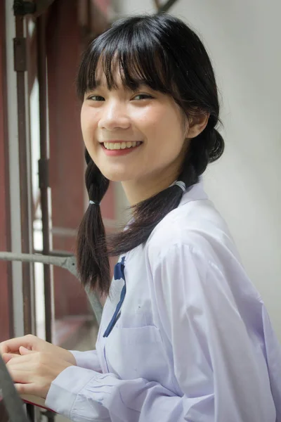 Thai Middelbare School Student Uniform Tiener Mooi Meisje Gelukkig Ontspannen — Stockfoto