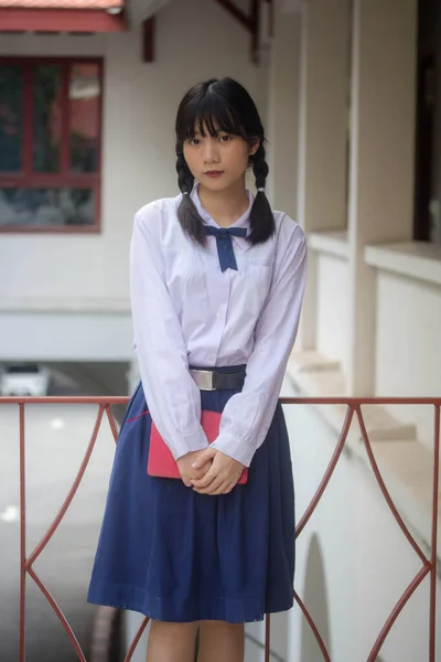 Tailandês Estudante Ensino Médio Uniforme Adolescente Linda Menina Feliz Relaxar — Fotografia de Stock