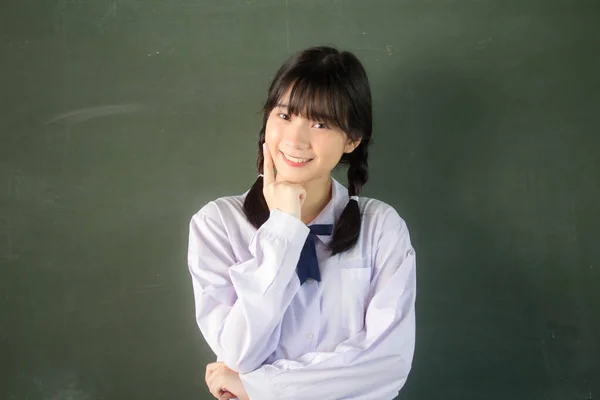 Retrato Tailandés Estudiante Secundaria Uniforme Adolescente Hermosa Chica Feliz Relajarse —  Fotos de Stock