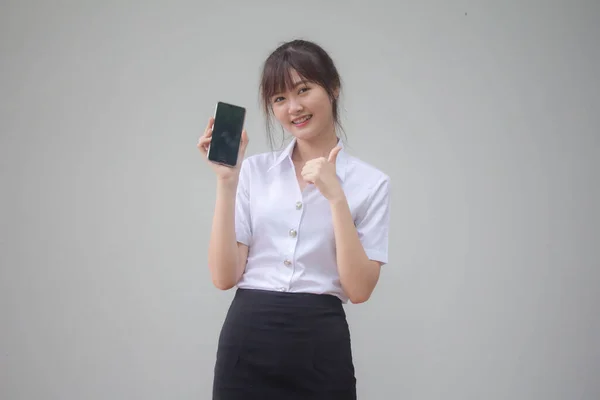 Tailandés Adulto Estudiante Universidad Uniforme Hermosa Chica Mostrar Teléfono Inteligente —  Fotos de Stock