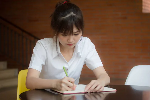 Retrato Tailandés Estudiante Adulto Universidad Uniforme Hermosa Chica Escribir Libro — Foto de Stock