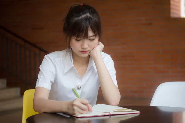 Πορτρέτο Του Thai Ενηλίκων Φοιτητική Στολή Όμορφο Κορίτσι Γράψτε Βιβλίο — Φωτογραφία Αρχείου