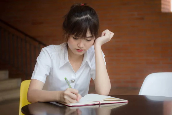 Retrato Tailandés Estudiante Adulto Universidad Uniforme Hermosa Chica Escribir Libro — Foto de Stock