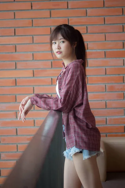 Ásia Tailandês Japonês Adolescente Branco Shirt Bela Menina Feliz Relaxar — Fotografia de Stock