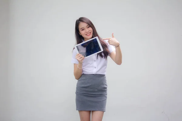 Retrato Tailandês Mulheres Trabalhadoras Adultas Camisa Branca Mostrar Seu Tablet — Fotografia de Stock