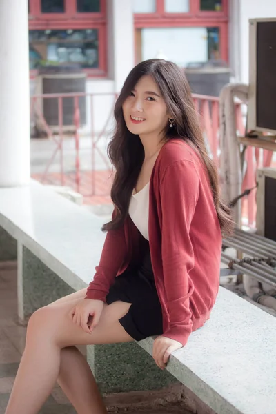 Portrait Von Erwachsenen Erwachsenen Thailänderinnen Weißes Hemd Entspannen Und Lächeln — Stockfoto