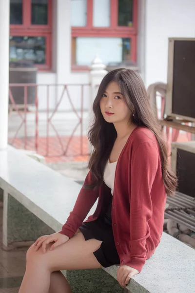 Portrét Thajské Dospělé Pracující Ženy Bílá Košile Relaxovat Usmívat — Stock fotografie