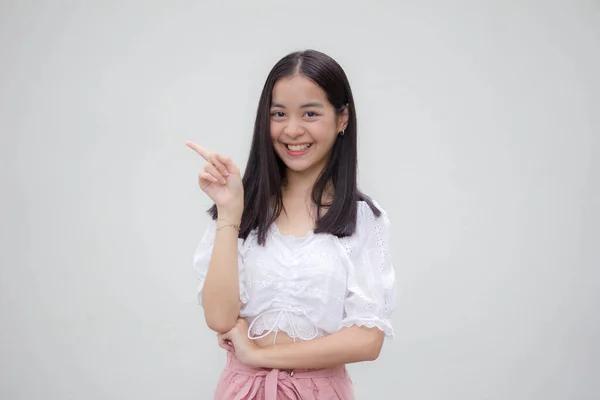 Ásia Tailandês Adolescente Branco Shirt Bela Menina Apontando — Fotografia de Stock