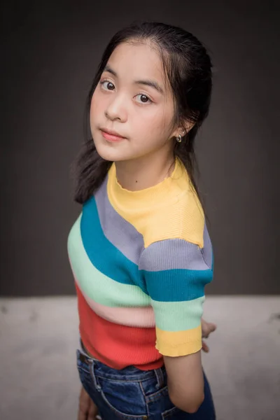 Asia Thai Teen Couleur Shirt Belle Fille Sourire Détendre — Photo