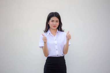 Taylandlı yetişkin üniversite üniforması gibi güzel bir kız.