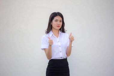 Taylandlı yetişkin üniversite üniforması gibi güzel bir kız.