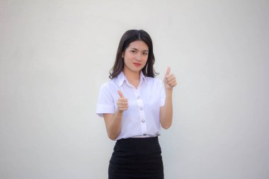 Taylandlı yetişkin üniversite üniforması gibi güzel bir kız.