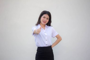 Taylandlı yetişkin üniversite üniforması gibi güzel bir kız.