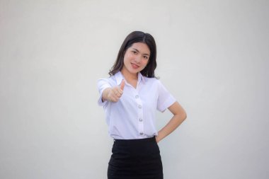 Taylandlı yetişkin üniversite üniforması gibi güzel bir kız.