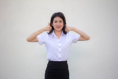 Taylandlı yetişkin üniversite üniforması gibi güzel bir kız.