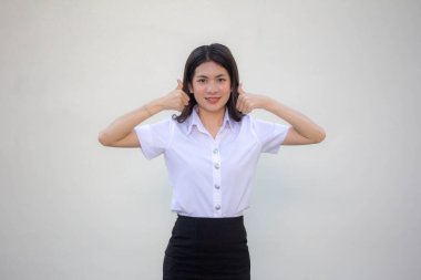 Taylandlı yetişkin üniversite üniforması gibi güzel bir kız.