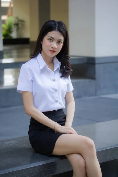 Thai Adulte Étudiant Université Uniforme Belle Fille Détendre Sourire — Photo