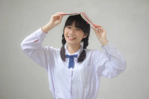 아시아 고등학교 학생들은 아름다운 제복을 썼습니다 — 스톡 사진