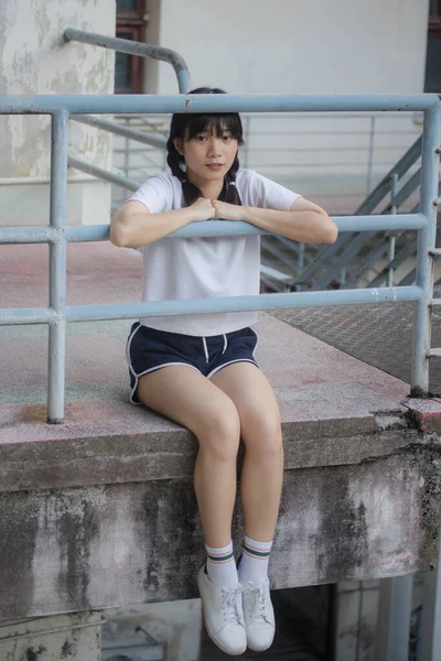 Thai Tiener Mooi Meisje Japanse Sport Student Uniform Gelukkig Ontspannen — Stockfoto