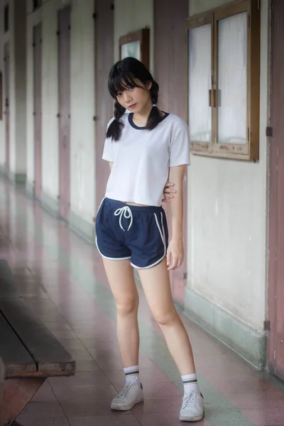 Тайський Підліток Красива Дівчина Японському Спорті Студентська Форма Щасливий Розслабитися — стокове фото