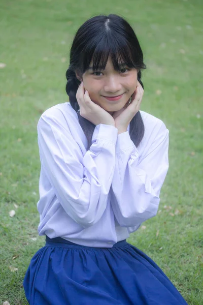 Portrait Thai Lycéen Uniforme Adolescent Belle Fille Heureux Détendre — Photo