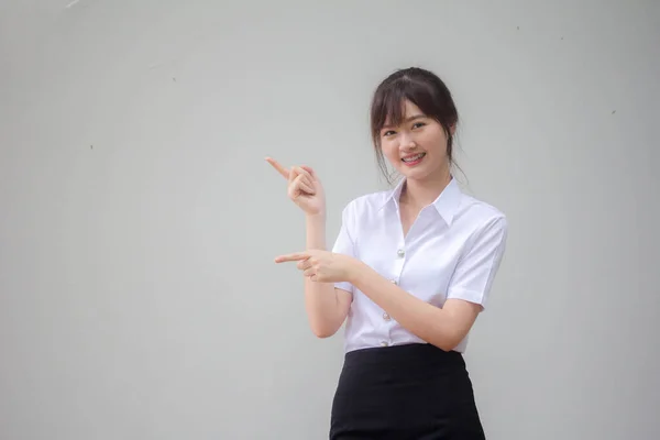 Tailandês Adulto Estudante Universidade Uniforme Bela Menina Apontando — Fotografia de Stock