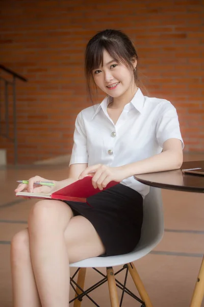 Portré Thai Felnőtt Diák Egyetemi Egyenruha Gyönyörű Lány Írjon Könyvet — Stock Fotó