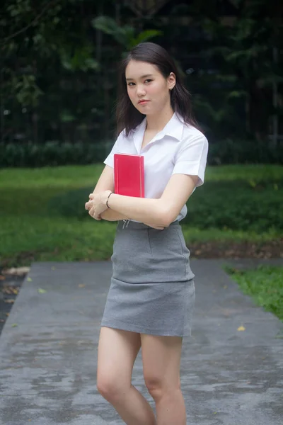 Тайський Дорослий Студент Університетська Форма Красива Дівчина Розслабляється Посміхається — стокове фото