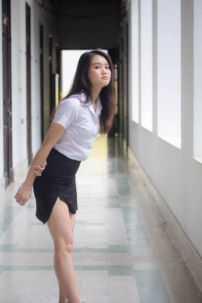 Thai Adulte Étudiant Université Uniforme Belle Fille Détendre Sourire — Photo