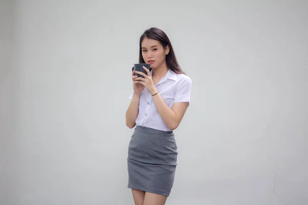 Retrato Tailandês China Adulto Escritório Menina Branco Camisa Beber Café — Fotografia de Stock