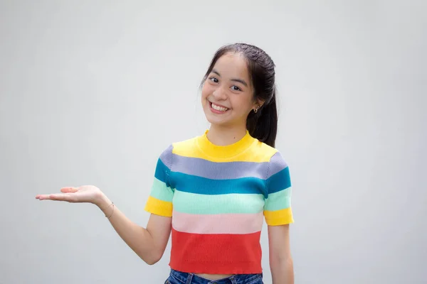 Asiatisch Thai Teen Farbe Shirt Hübsch Mädchen Zeigen Hand — Stockfoto