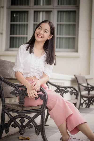 Asia Thai Teen Color Shirt Gadis Cantik Tersenyum Dan Rileks — Stok Foto