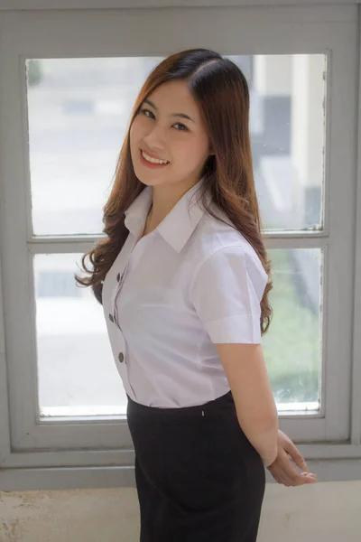 Thai Adulte Étudiant Université Uniforme Belle Fille Détendre Sourire — Photo