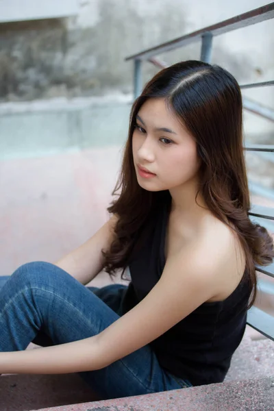 Πορτρέτο Της Κίνας Thai Ενηλίκων Όμορφο Κορίτσι Μαύρο Πουκάμισο Μπλε — Φωτογραφία Αρχείου