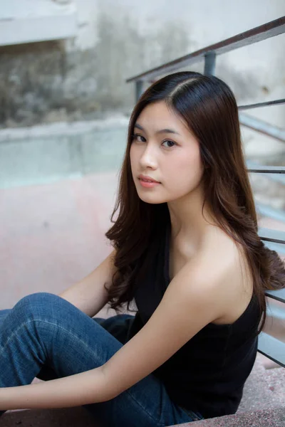 Portret Van Thai China Volwassene Mooi Meisje Zwart Shirt Blauw — Stockfoto