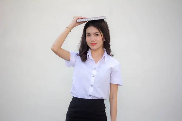 Tailandês Adulto Estudante Universidade Uniforme Bela Menina Ler Vermelho Livro — Fotografia de Stock