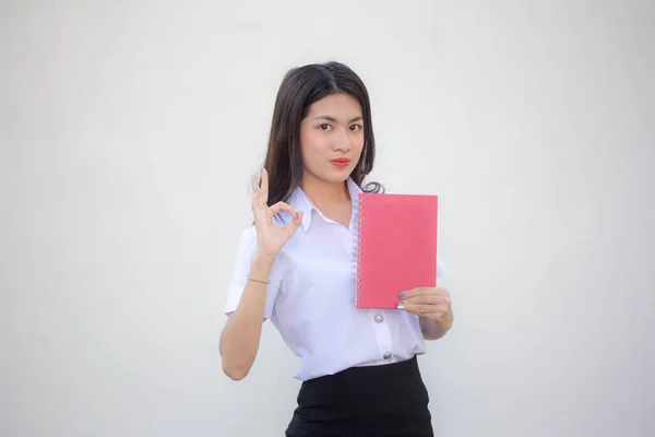 Thai Ενηλίκων Φοιτητής Πανεπιστήμιο Στολή Όμορφο Κορίτσι Δείχνουν Κόκκινο Βιβλίο — Φωτογραφία Αρχείου