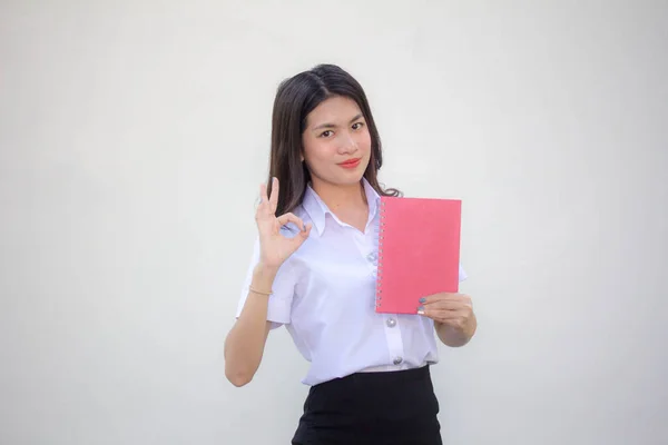 Tailandês Adulto Estudante Universidade Uniforme Bela Menina Mostrar Vermelho Livro — Fotografia de Stock