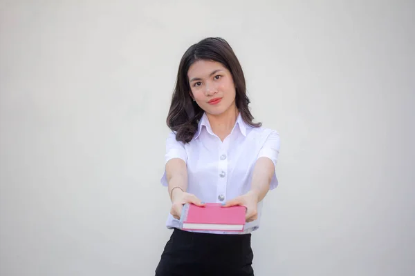 Thai Vuxen Student Universitet Uniform Vacker Flicka Visa Röd Bok — Stockfoto