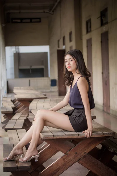 Portrait Thai Adulte Belle Fille Détendre Sourire — Photo