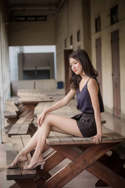 Ritratto Thai Adulto Bella Ragazza Rilassarsi Sorridere — Foto Stock