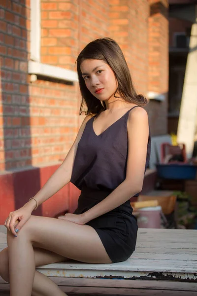 Portrait Thai Adulte Belle Fille Détendre Sourire — Photo