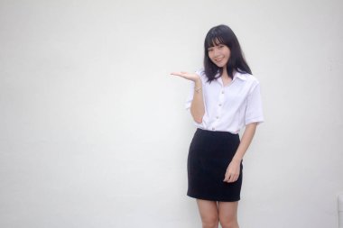 Taylandlı yetişkin üniversite üniforması güzel kız elini göster.