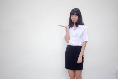 Taylandlı yetişkin üniversite üniforması güzel kız elini göster.