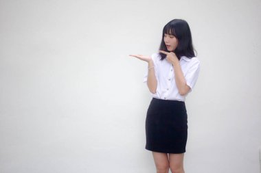 Taylandlı yetişkin üniversite üniforması güzel kız elini göster.