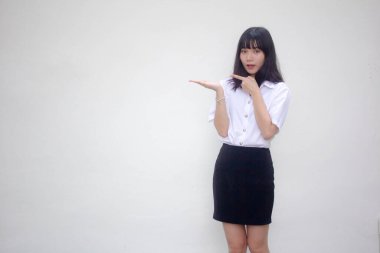 Taylandlı yetişkin üniversite üniforması güzel kız elini göster.